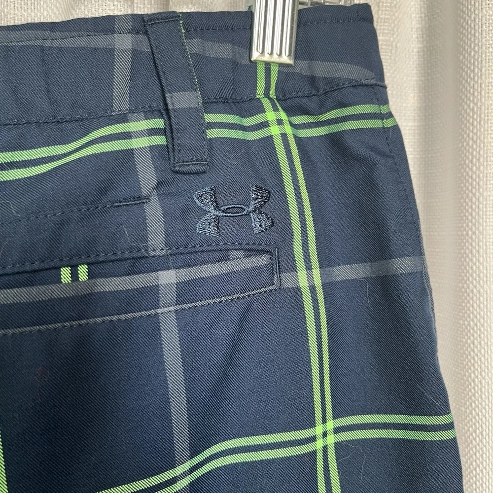 Under Armour Boys Navy Green Striped Loose Heat Gear Shorts Size YXL Waist 31